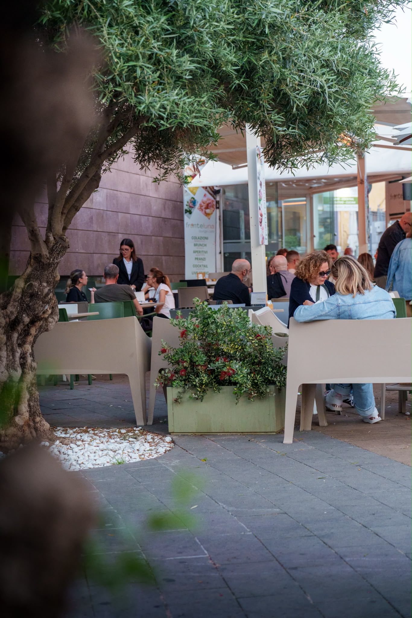 Il dehors di Fronteluna con i clienti
